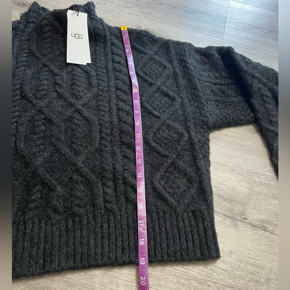 UGG Janae Cable Knit Sweater size M - Picture 7 of 7